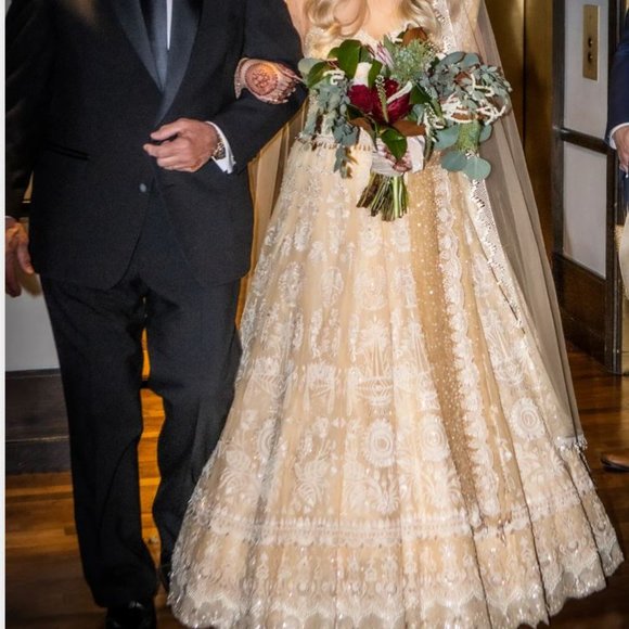 Tarun Tahiliani Embroidered Indian Bridal Gown - Picture 2 of 10